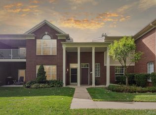 1658 Deepwood Cir, Rochester, MI 48307