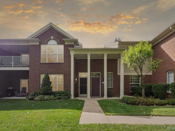 1658 Deepwood Cir, Rochester, MI 48307