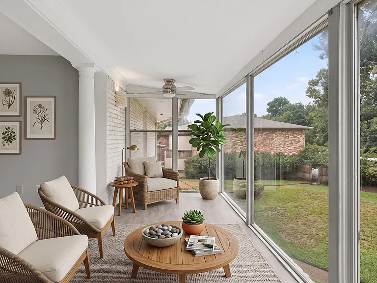 Virtually staged sunroom