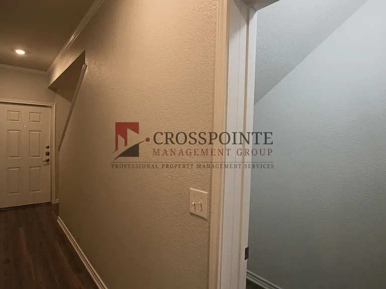 1927 Lindbergh Dr #301 — Photo 33