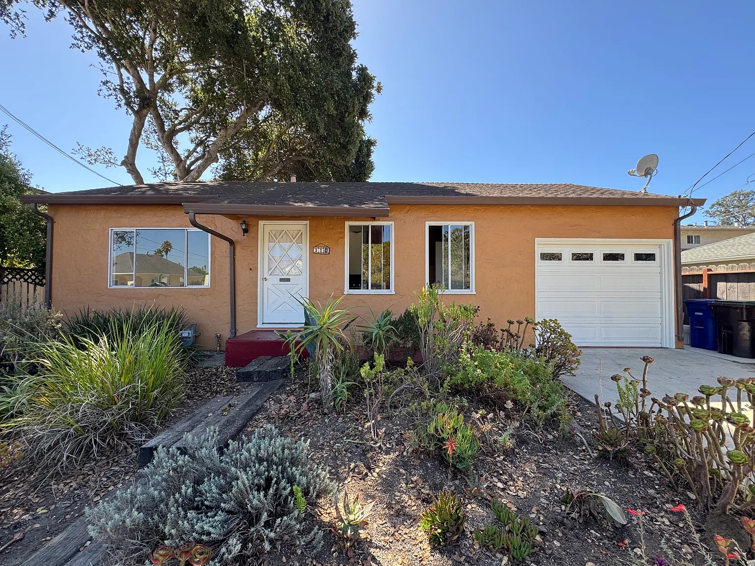 2 bed, 1074 sqft, $4,450 — Photo 1