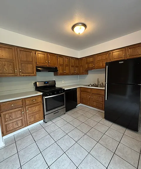 1785 Parkway Dr N — Photo 9