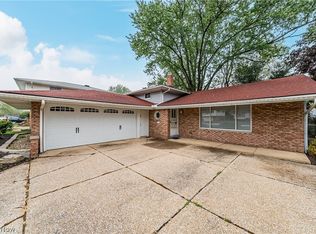 21298 Nottingham Dr, Fairview Park, OH 44126