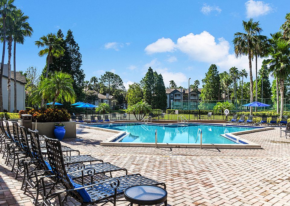 Pool Lounge Seating on Sundeck