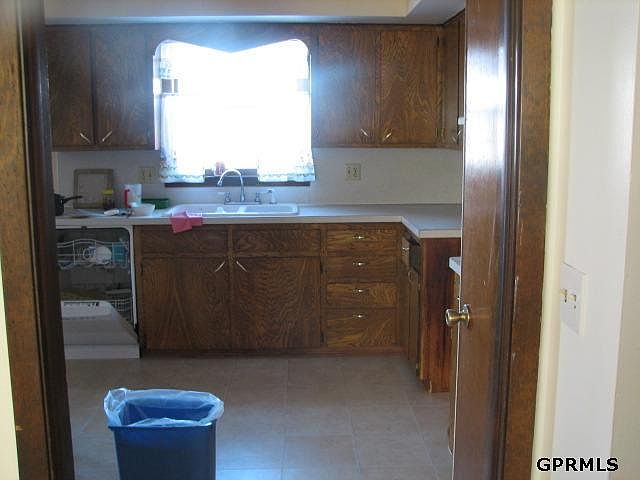 2nd image of 2202 Victoria Ave