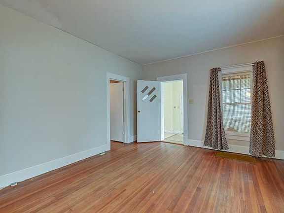 5th image of 107 W Pleasant Run Parkway South Dr