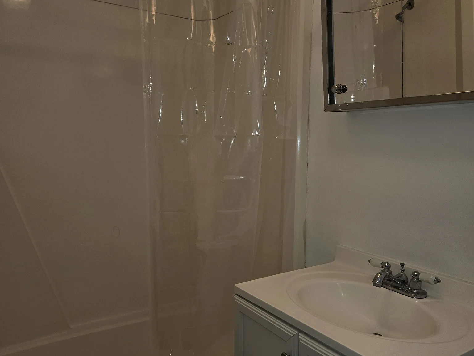 105 Hobart Street - 5 — Photo 4
