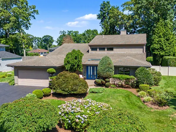 15 Pimlico Drive, Commack, NY 11725
