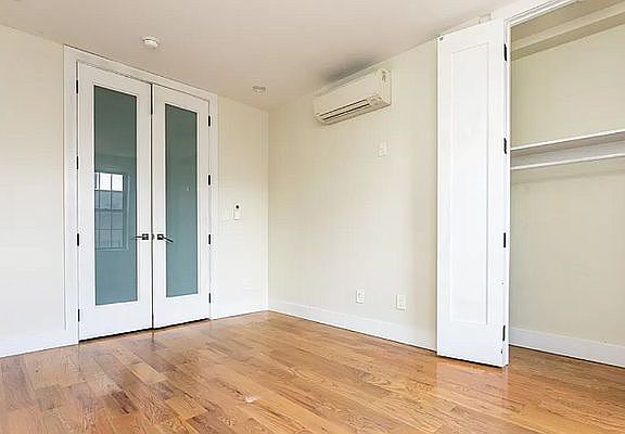 4th image of 192 Suydam St #2