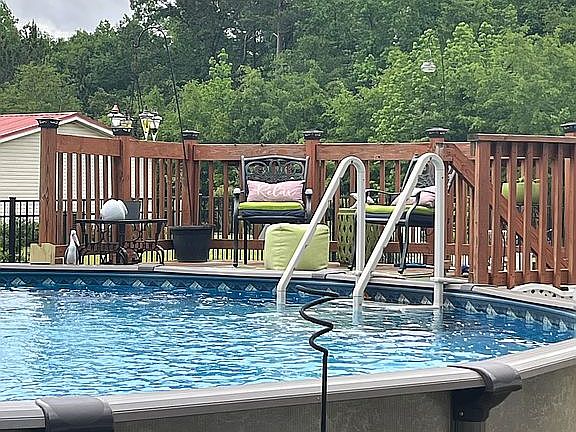 3rd image of 129 Newfield Cir