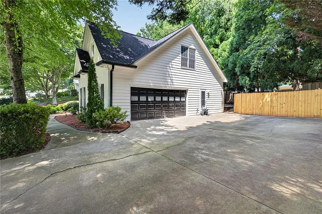 5 bed, 3.0 bath, 2940 sqft, $3,100 — Photo 4