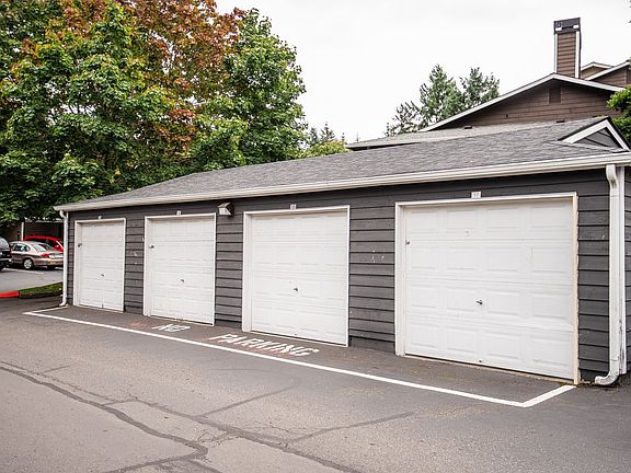 Tacoma Apartments - Altitude 104 Apartments - Garages