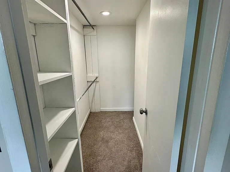 2455 Arlington Cres #1A — Photo 11