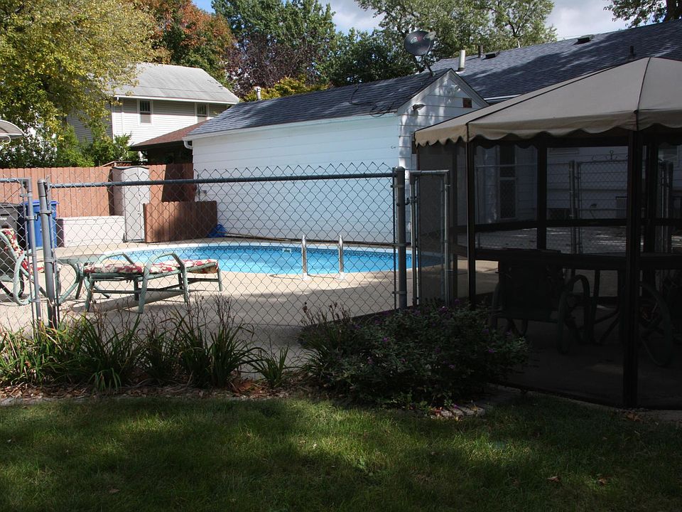 2nd image of 2718 1/2 48th St