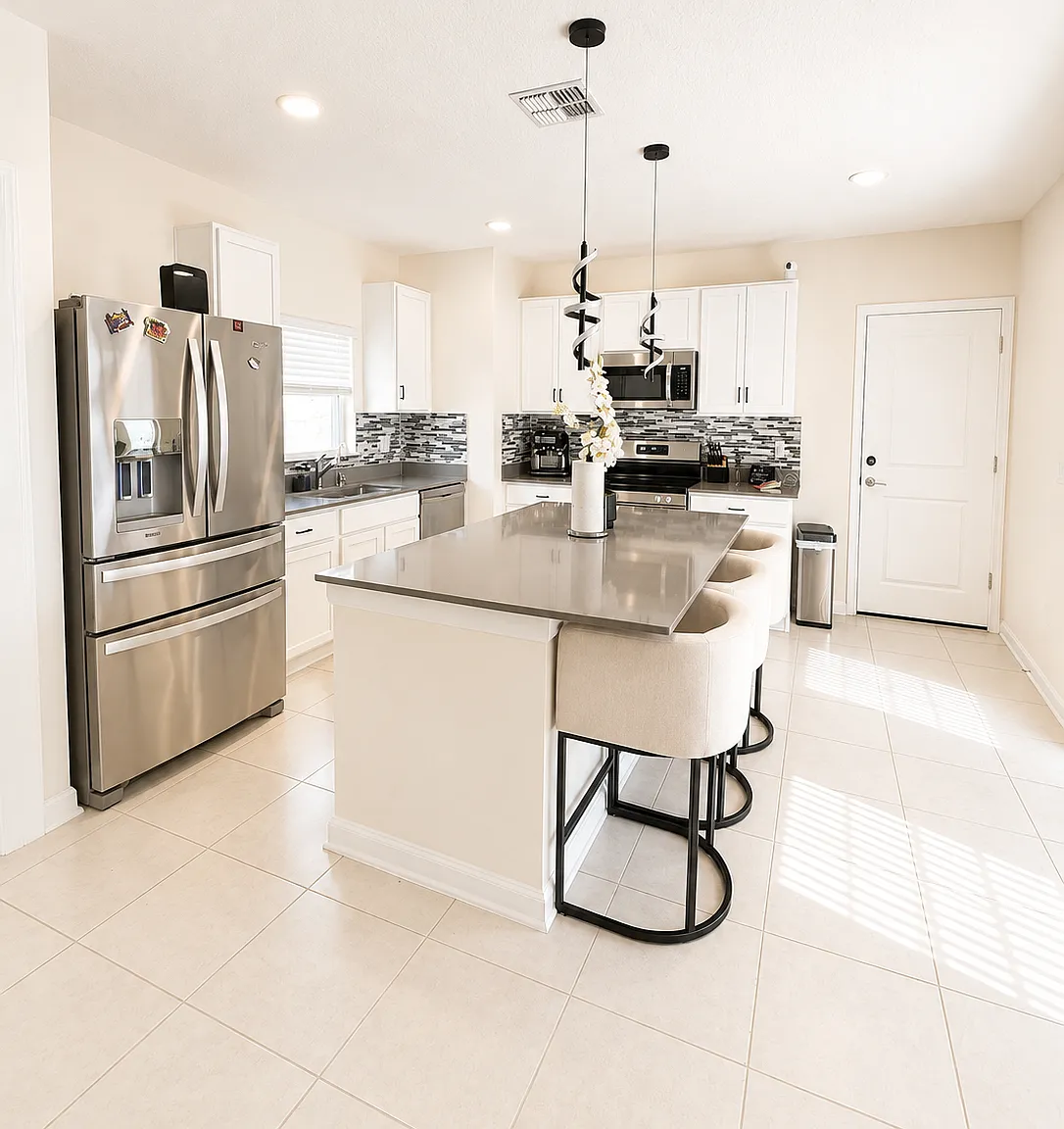3 bed, 1647 sqft, $3,190 — Photo 3
