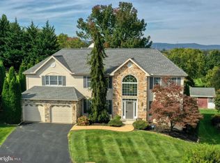 518 Augusta Dr W, Sinking Spring, PA 19608