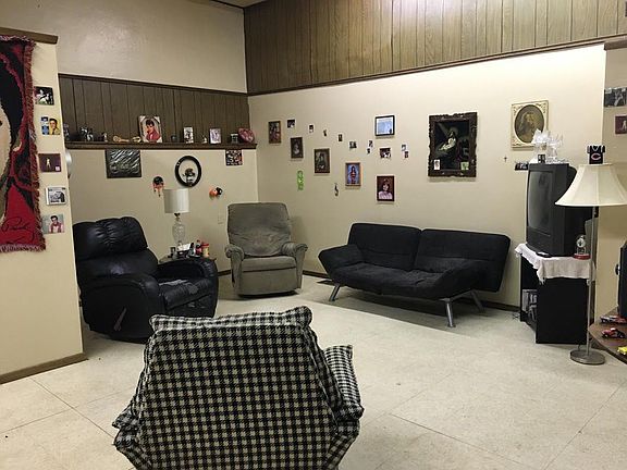 3rd image of 600 Woodbury St