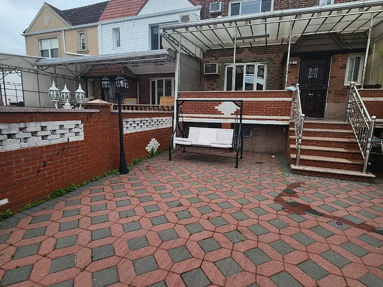 Burden Cres — Photo 2