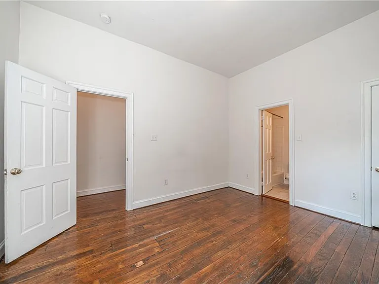 129 W Clay St — Photo 18