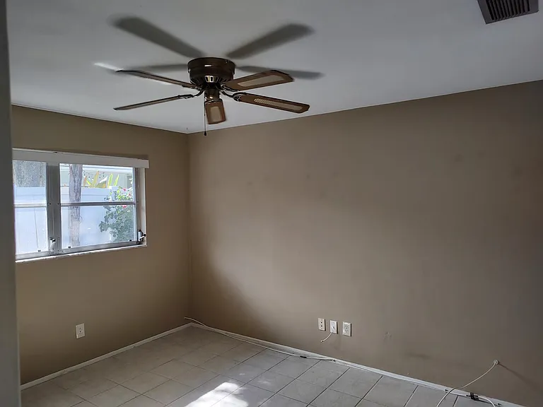 489 Jewel Ct #1 — Photo 8