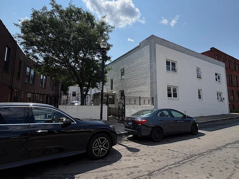 10 Walnut St #110 — Photo 10