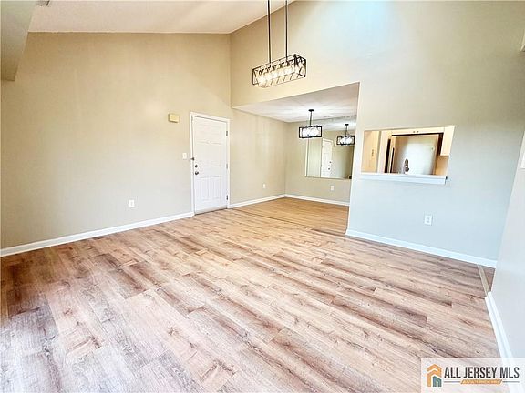 3rd image of 1113 Ravens Crest Dr