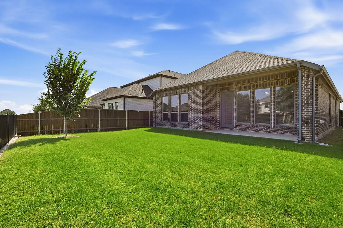 4 bed, 3.0 bath, 2034 sqft, $2,850 — Photo 4