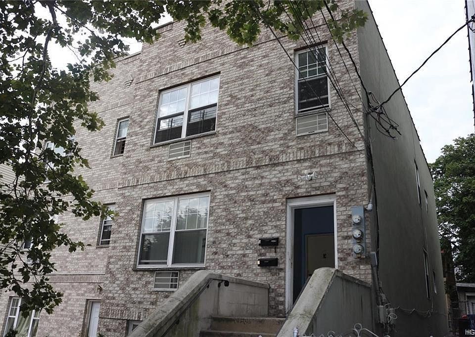 1st image of 1622 Melville St
