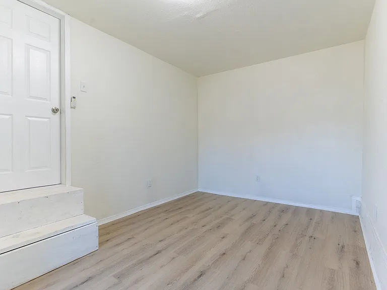 1621 Thompson Dr — Photo 11