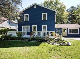 16105 Lakeview Dr, Burton, OH 44021