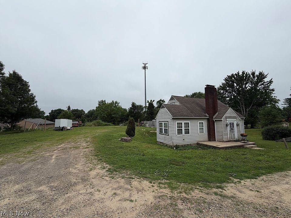 2nd image of 1564 Niles Cortland Rd SE