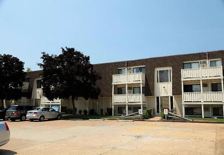 Oak Hills West Apartments — Photo 3