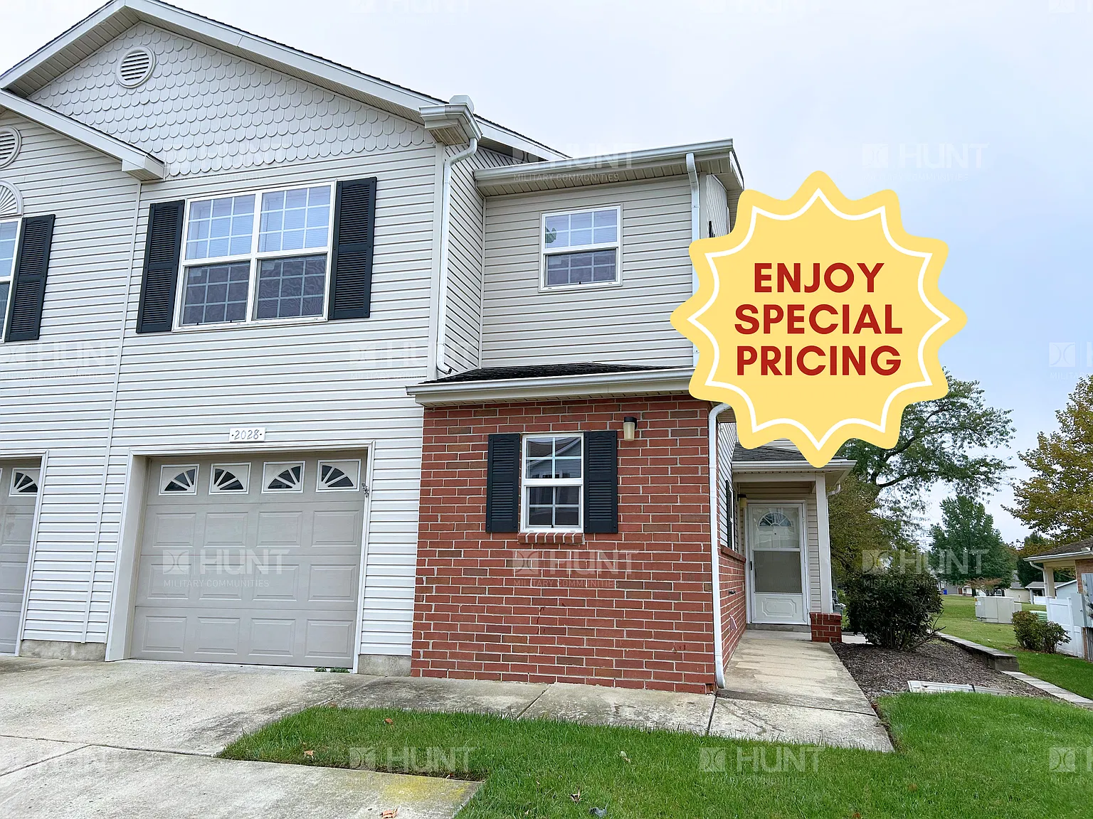 4 bed, 2.5 bath, 1950 sqft, $1,900 — Photo 1