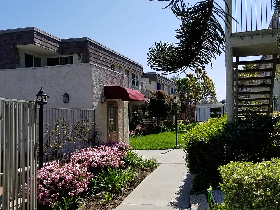Chateau Gardens Apartments