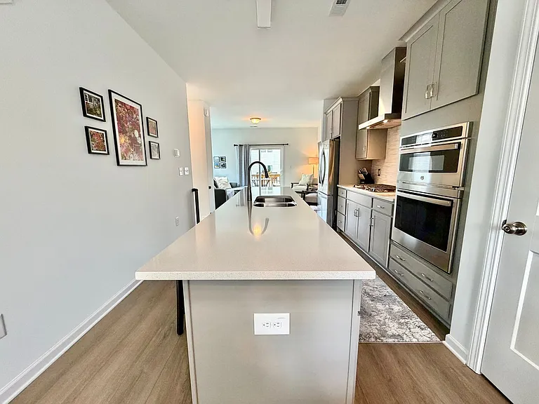 1947 Robin Hill Ln — Photo 19