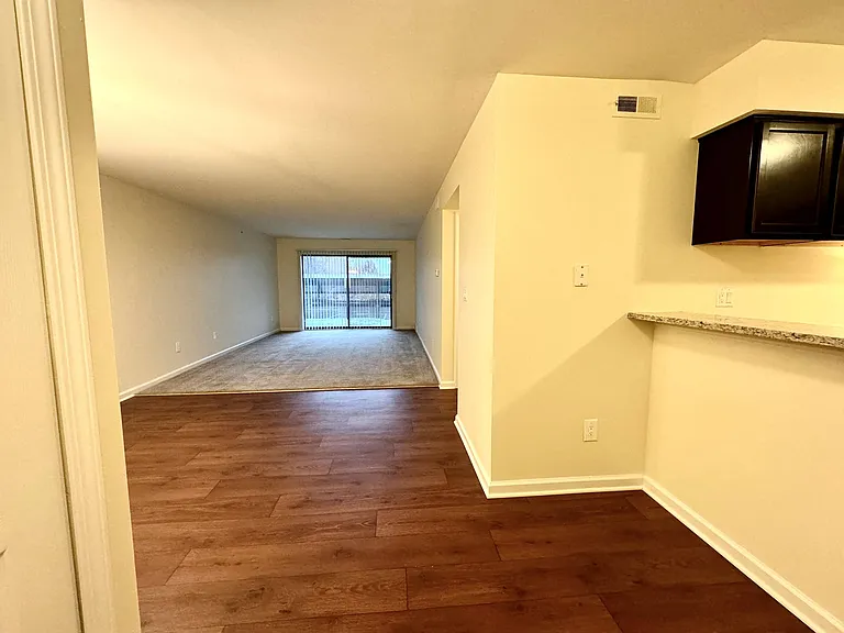 Lakeside Village Apartments — Photo 92