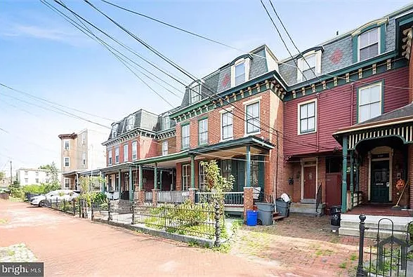 112 Linden St #1 — Photo 2