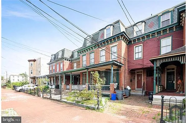Building Photo - 112 Linden St #1