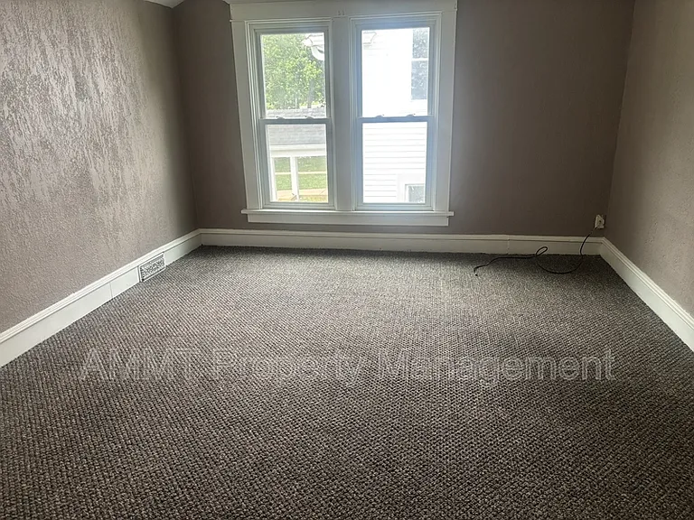 1725 D Ave NE #3 — Photo 3