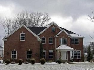 25815 Iris Ct, Westlake, OH 44145