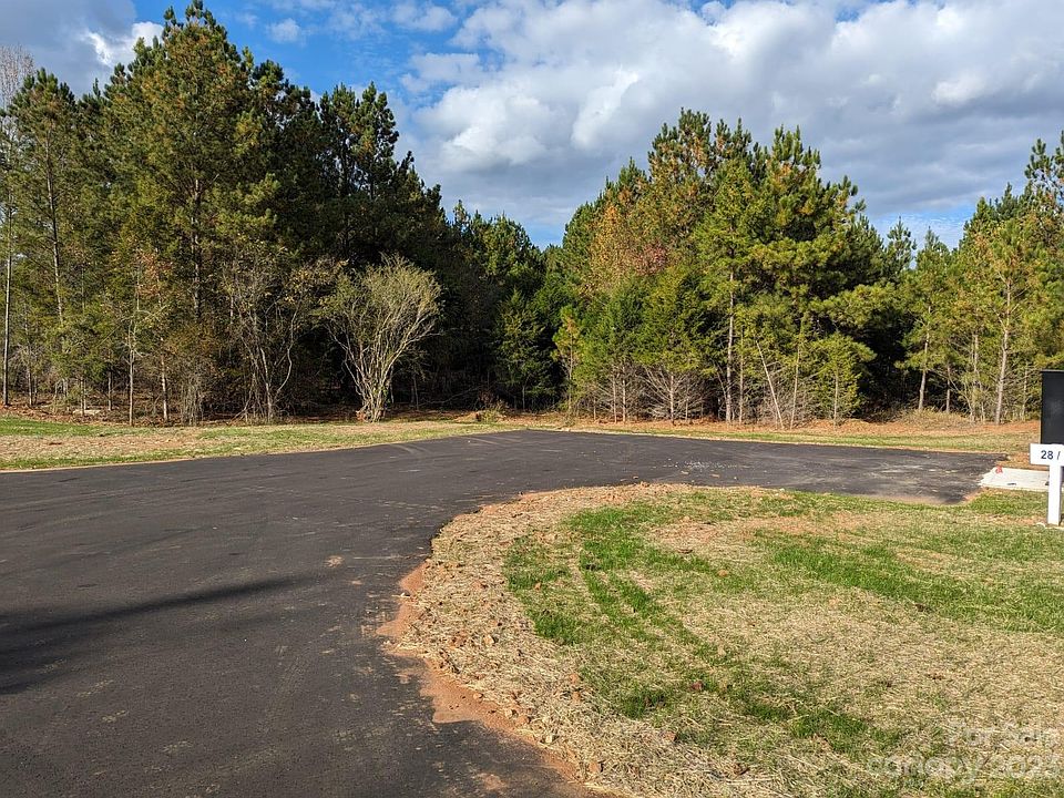 1st image of 134 Heathland Dr #28