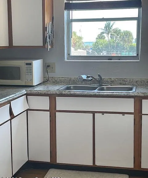 424 Johnson Ave #8 — Photo 9