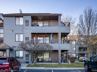 2445 Riverside Dr APT 206, Trenton, MI 48183
