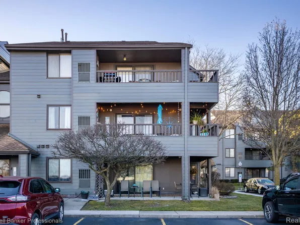 2445 Riverside Dr APT 206, Trenton, MI 48183