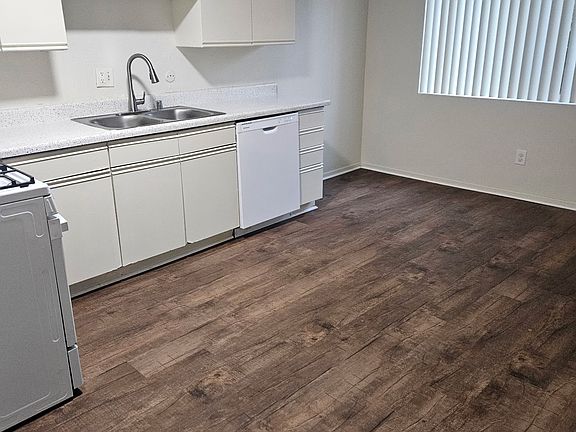2nd image of 3504 Avenida Del Presidente APT 10