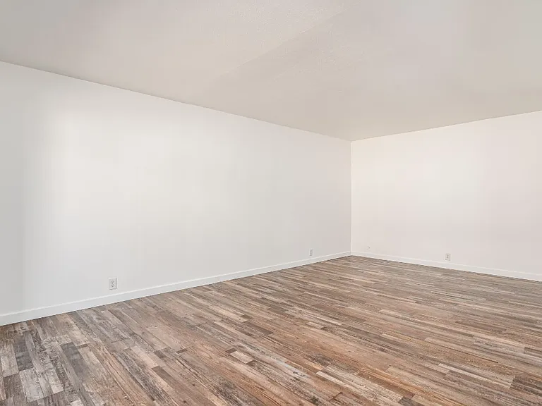 10137 Woodley Ave #123 — Photo 5