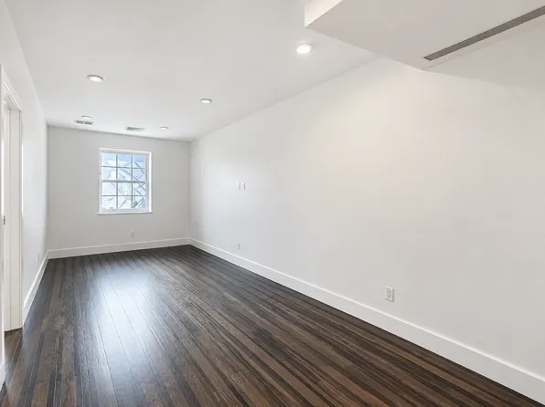 108 South St #3, New York, NY 10038