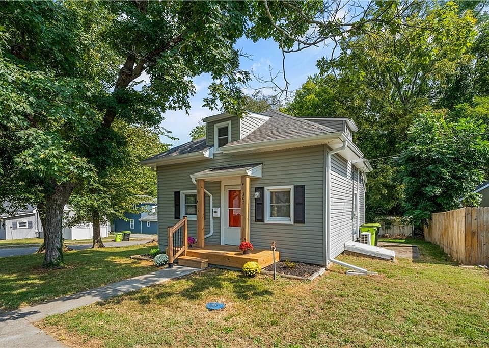 1st image of 307 N Bradley Ave