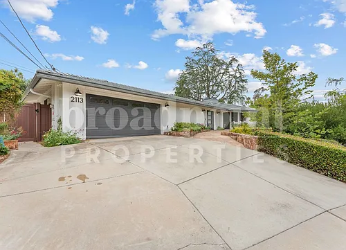 2113 Sleepy Hollow Rd Photo 1