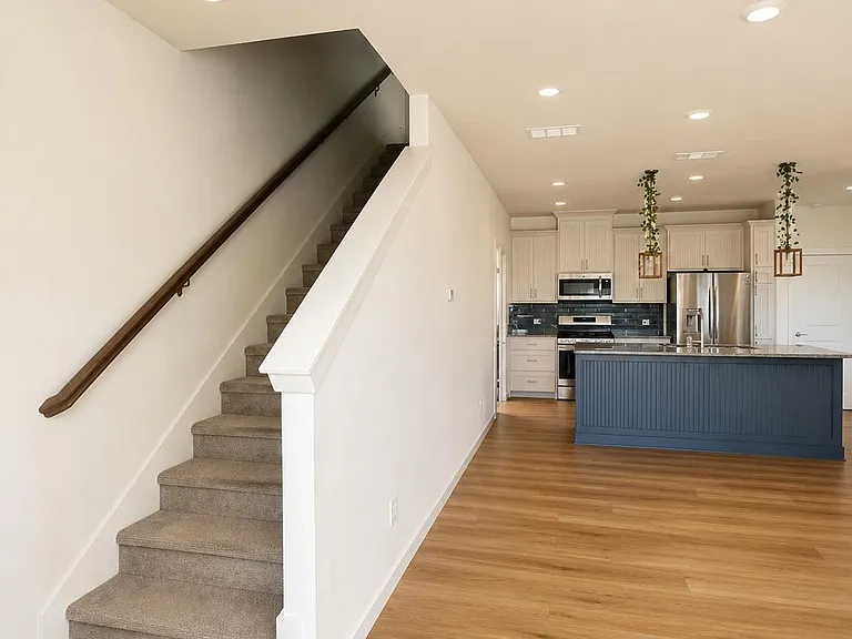 613 Laurel Ln — Photo 5